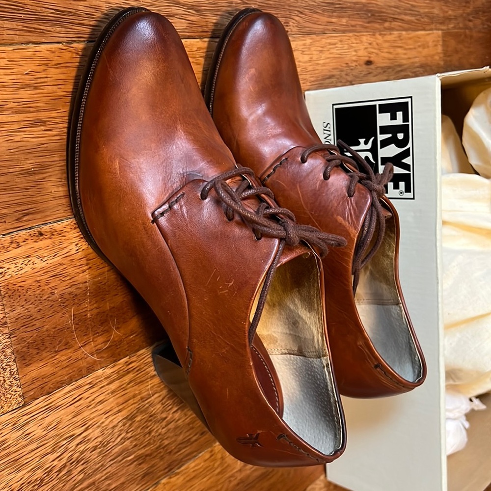 Frye Phoebe Oxford Cognac - Vintage leather pumps